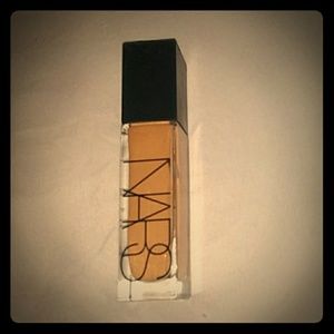 NARS Natural Radiant Longwear Foundation